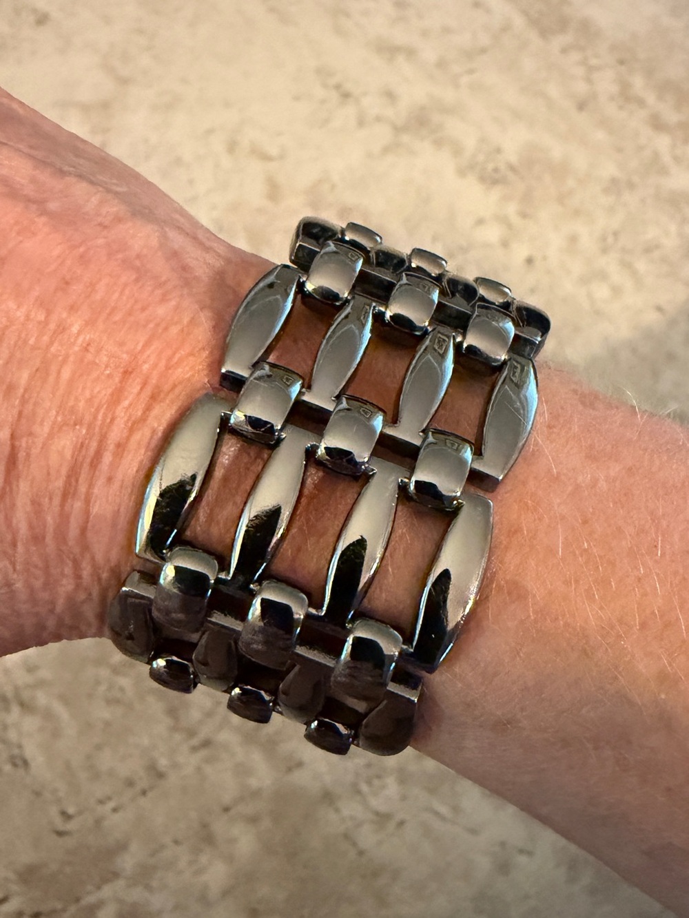 🐼 Lia Sophia Women’s Wide Metallic Link Bracelet #0195